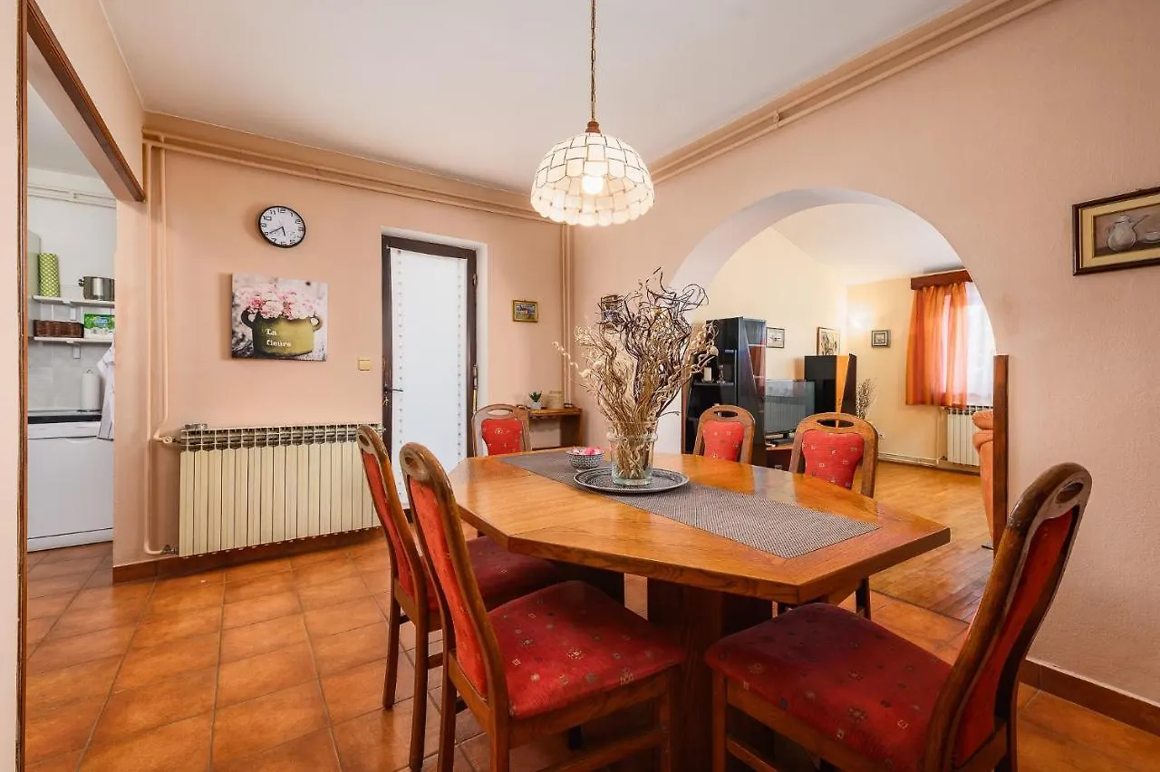Apartments Josipa Porec 0*,